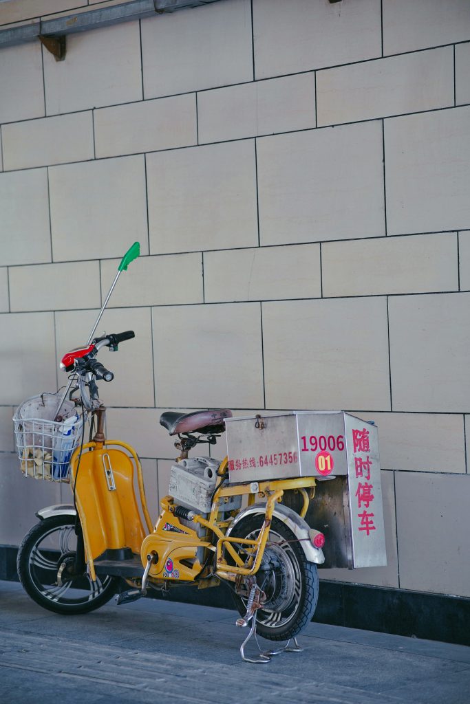 Fanttik X10 Ace Mini Bike Pump with Gauge, 120PSI Electric Tiny Bike Pump with Presta and Schrader Valve, Auto Stop, Fast Inflation for Road Bike