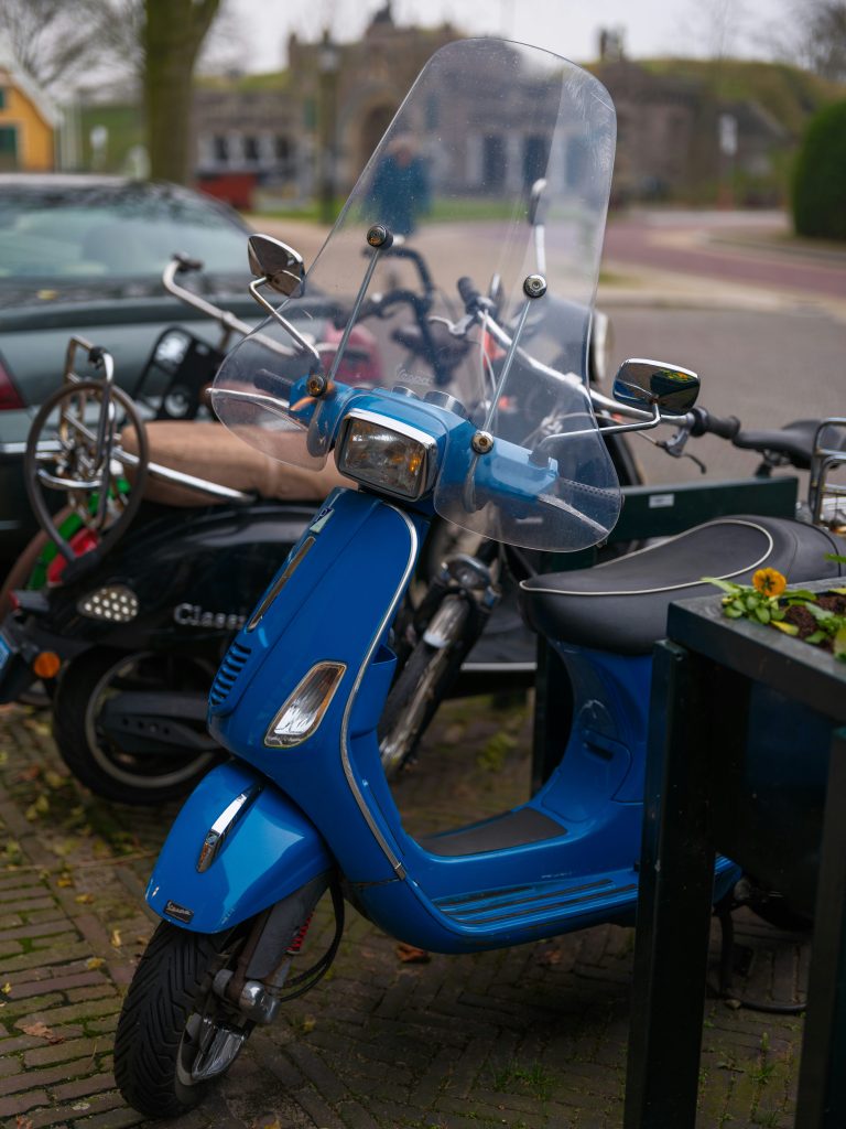 Fanttik X10 Ace Mini Bike Pump with Gauge, 120PSI Electric Tiny Bike Pump with Presta and Schrader Valve, Auto Stop, Fast Inflation for Road Bike