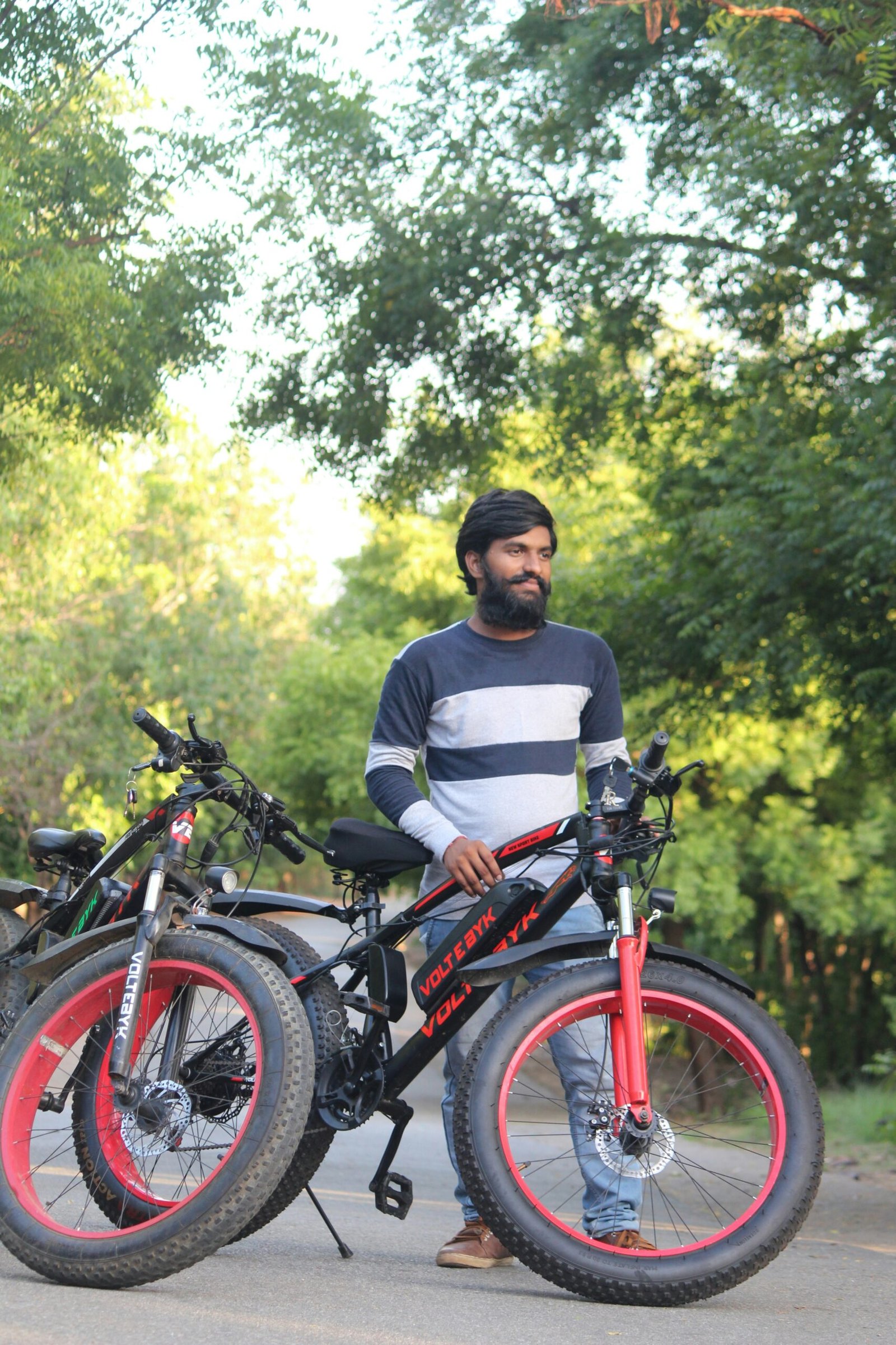 https://www.youtube.com/watch?v=ksgvNyTuy44 - Electric Cycle Without Battery: How the Light Works